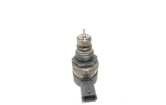 Volvo V70 Fuel pressure regulator 30777576
