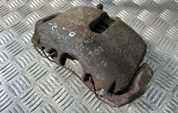 Volkswagen PASSAT B6 Front brake caliper