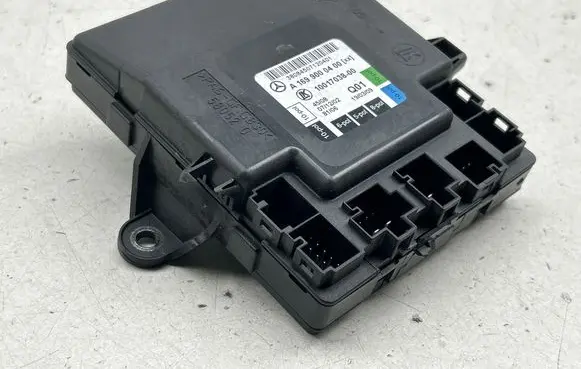 Mercedes-Benz B W245 Door control unit/module A1699000400 1001703800