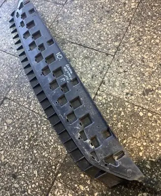 Front bumper lip