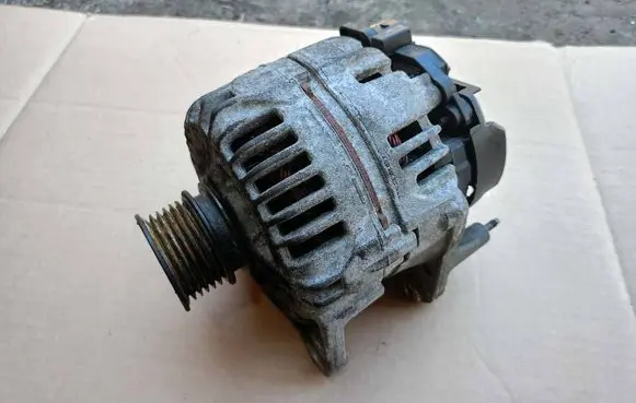 Volkswagen Polo IV 9N3 Generator/alternator 037903025M