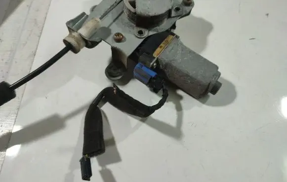 Chevrolet Captiva Front door window regulator motor 96627079