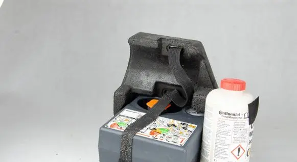 Nissan Leaf II (ZE1) Tire air pump compressor D30165