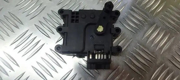 Mazda 6 A/C air flow flap actuator/motor 3918M