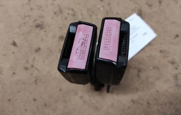 Peugeot 407 Middle seatbelt buckle (rear) 4502010F 1902
