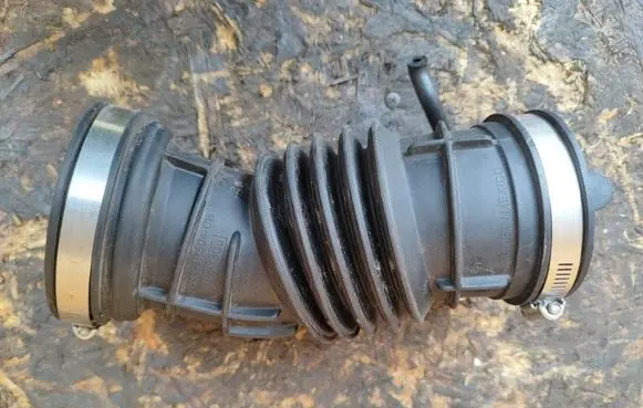 Ford Escape III Air intake hose/pipe GV619R504CB