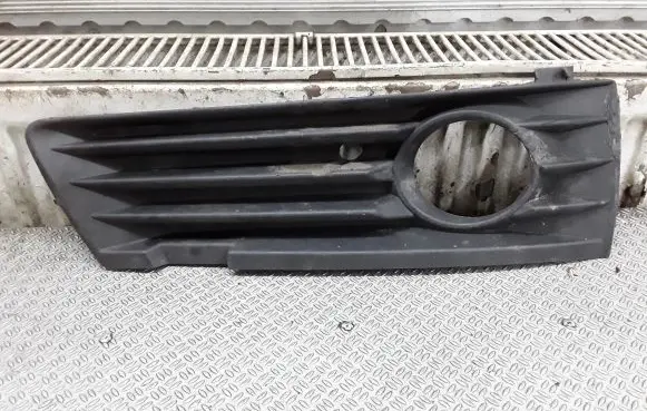 Opel Zafira B Front bumper lower grill 13124990
