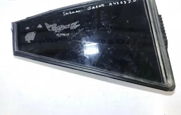 Suzuki Grand Vitara II Rear vent window glass 