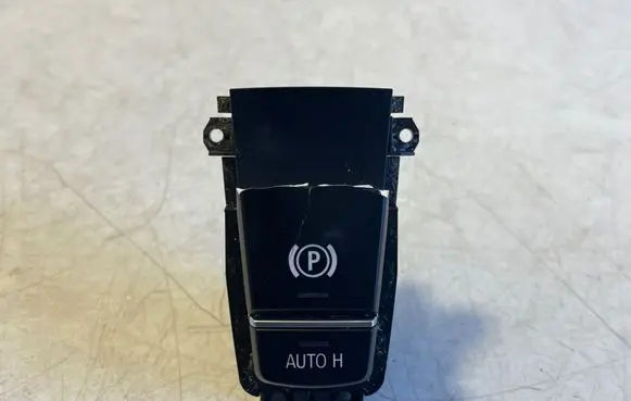 BMW X6 F16 Hand parking brake switch 6822520