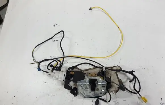 Mercedes-Benz S W220 Front door lock 2207206435