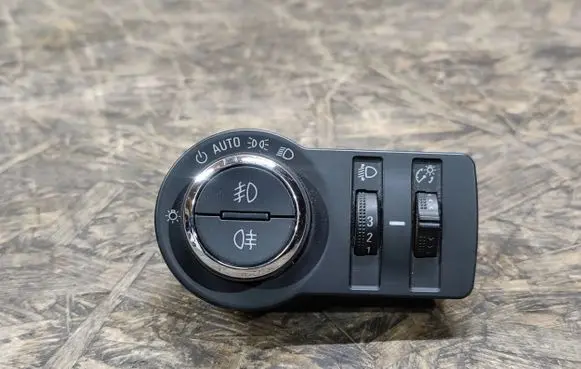 Chevrolet Trax Light switch 95297421