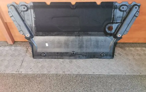 Audi A4 S4 B9 Engine splash shield/under tray 8W0863821F