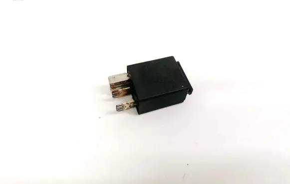 Skoda Octavia Mk2 (1Z) Other relay 8z0951253