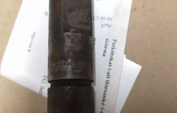 Audi A6 S6 C5 4B Fuel injector 028130201