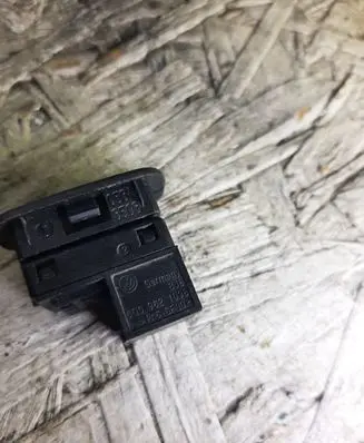 Volkswagen Jetta VI Alarm switch 600962109B