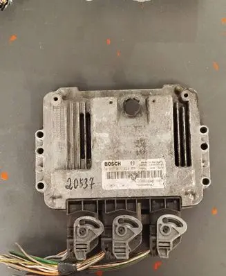 Opel Vivaro Engine control unit/module 8200051608 0281011529