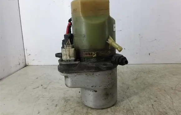 Ford Focus Power steering pump 4M513K514CB