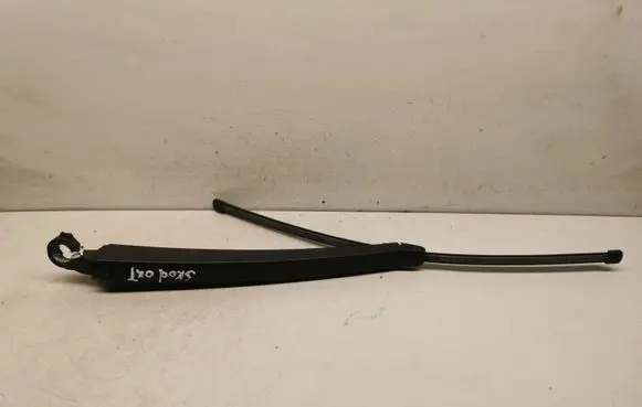 Rear wiper blade arm