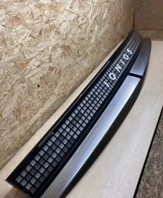 Tailgate rear/tail lights