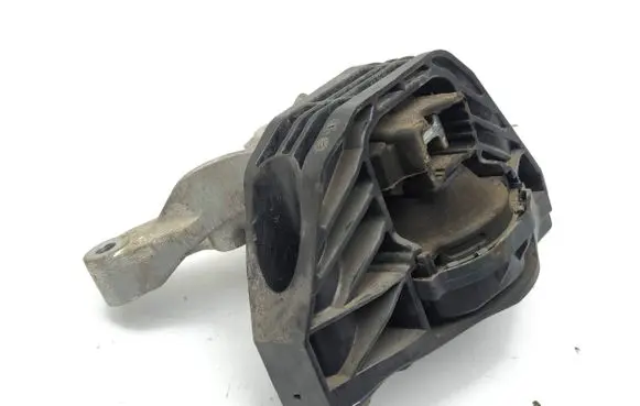 Peugeot 2008 II Engine mount bracket