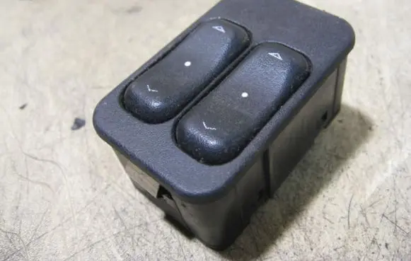 Opel Zafira A Electric window control switch GM9056108613363201