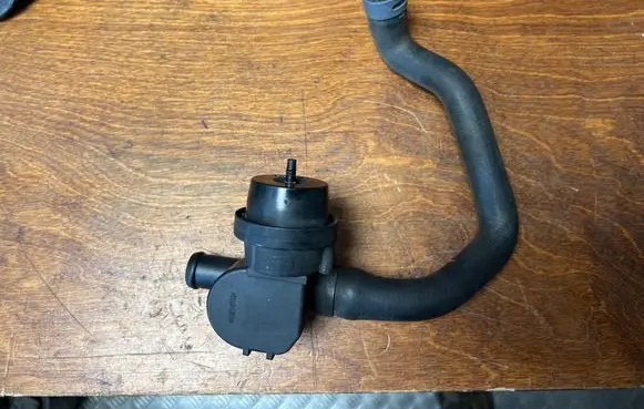 Audi Q5 SQ5 Coolant heater control valve 1J0819809