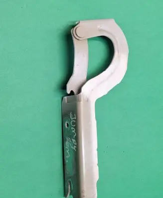 Engine bonnet/hood hinges