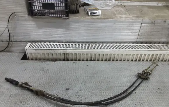Gear shift cable linkage