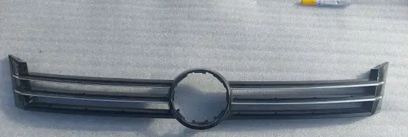 Volkswagen Touran I Front bumper upper radiator grill 1T0853655C