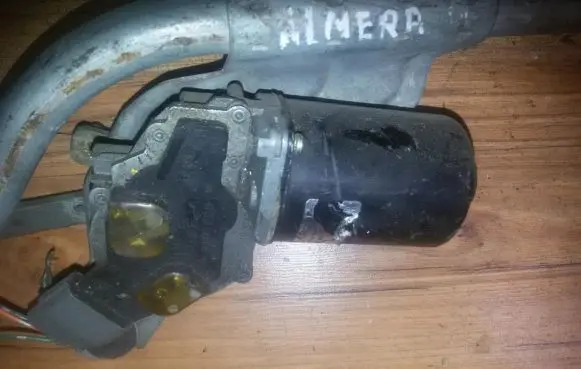 Nissan Almera N16 Wiper motor 404584