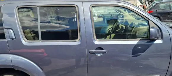 Nissan Pathfinder R51 Front door