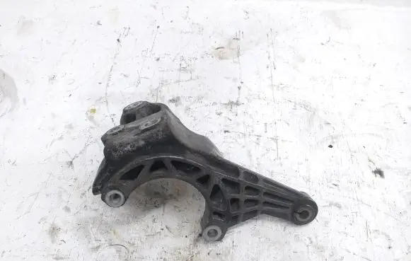 Audi Q7 4L Engine mounting bracket 059145167AM