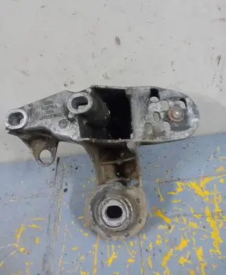 Volkswagen PASSAT B5.5 Engine mounting bracket 4B0199351B