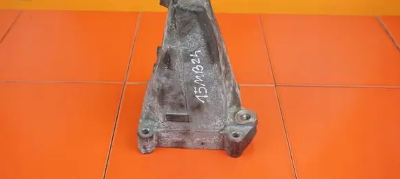 Mercedes-Benz C W204 Engine mounting bracket A2712231904 271952