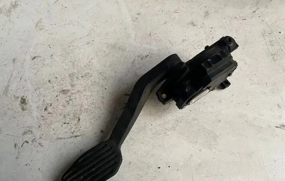 Volvo S60 Accelerator throttle pedal 30666661