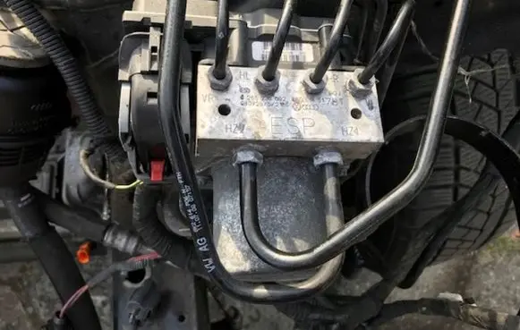 Audi A4 S4 B8 8K ABS Pump 8K0907379AA
