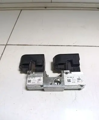 Jaguar I-Pace Air conditioning (A/C) expansion valve J9D36C582BA 230853446 J9D36C584AA