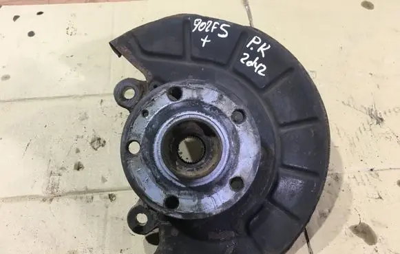 Volkswagen Golf Plus Front wheel hub
