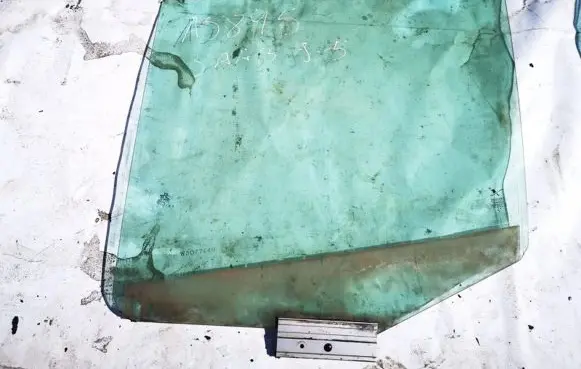 Saab 9-5 Rear door window glass 