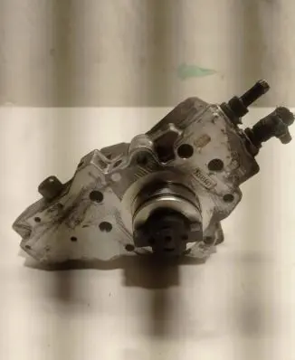 Mercedes-Benz E W211 Fuel injection high pressure pump A6110701401