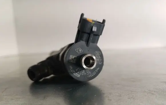 Nissan X-Trail T32 Fuel injector 0445110546