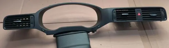 Volkswagen Jetta VI Dash center air vent grill