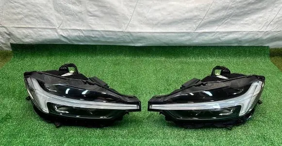 Volvo XC60 Headlights/headlamps set 32404706 32404705