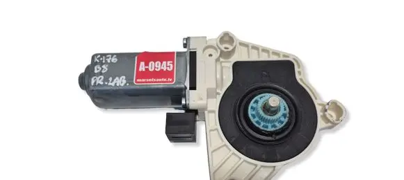 Volkswagen PASSAT B8 Front door window regulator motor 5Q4959802B