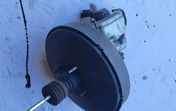 Volkswagen Caddy Brake booster 2K5614105