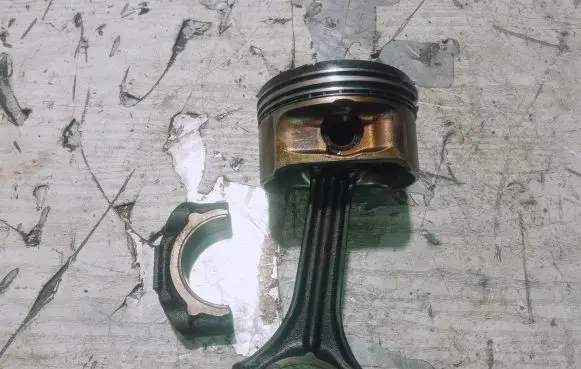 Mercedes-Benz C W203 Piston with connecting rod