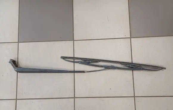 Toyota Yaris Front wiper blade arm