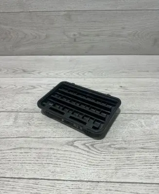 BMW X5 E70 Quarter panel pressure vent 8377280 64228377280