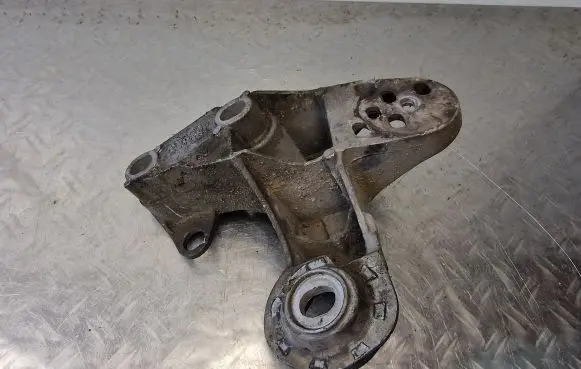 Audi A6 S6 C5 4B Engine mounting bracket 8E0199351F