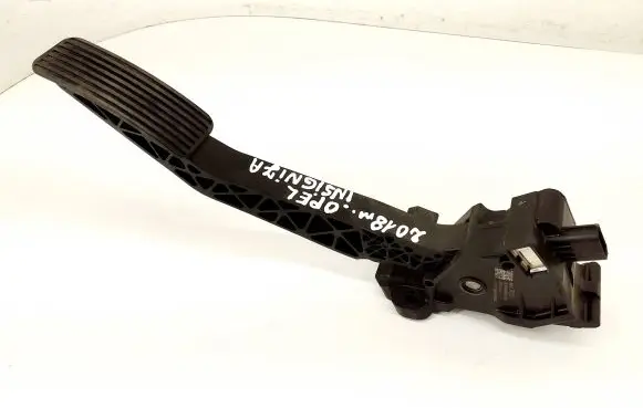 Opel Insignia B Accelerator throttle pedal 84657612